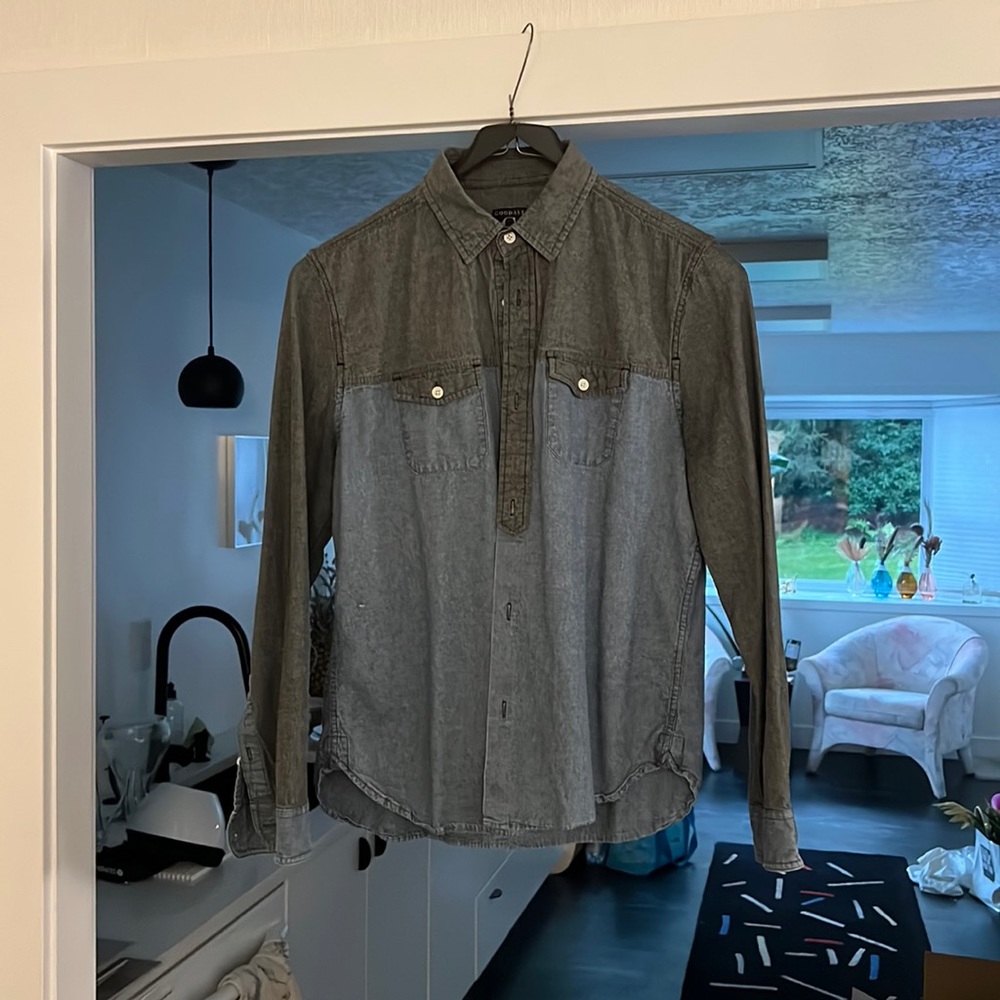 Slim fit two-tone chambray button up shirt